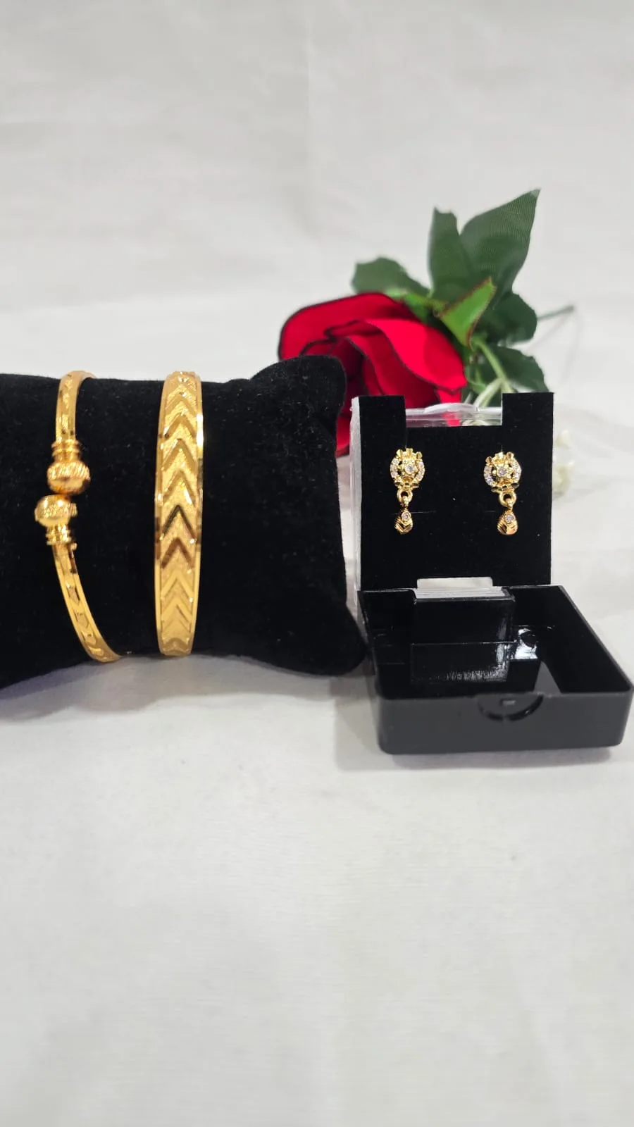 GOLDEN BLOOM SET-FREE BUTI WORTH ₹99 - Image 2