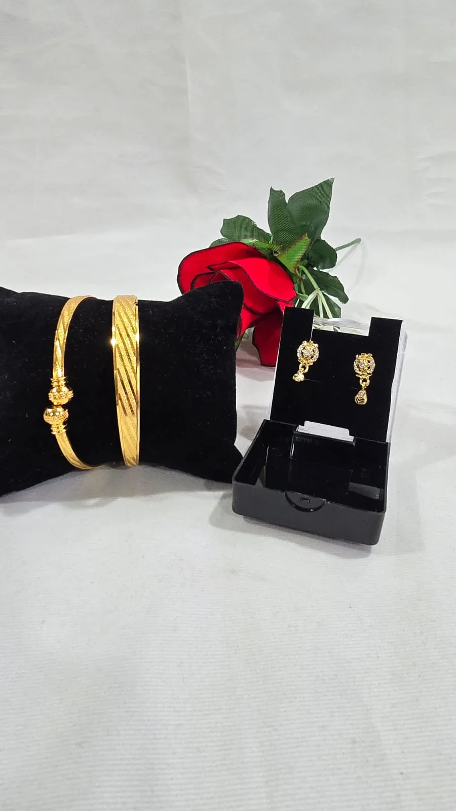 GOLDEN BLOOM SET-FREE BUTI WORTH ₹99 - Image 2