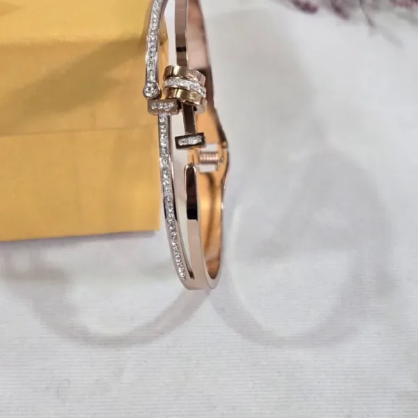 Glitz Female Bracelet - 1611